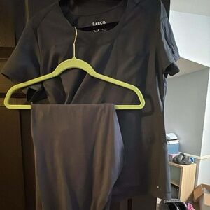 Barco One Medium Scrub Set